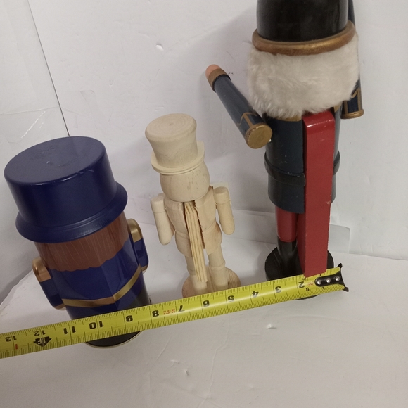 Nut Crackers Lot 2 Wooden & a Tin Canister Vintage & Modern - Picture 12 of 12